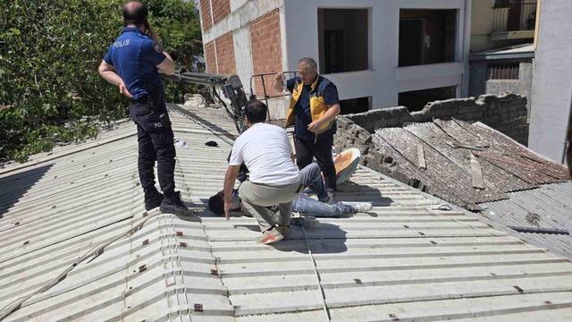 Mudanya’da can pazarı...6.kattan devrilen vinçte 2 işçi yaralandı
