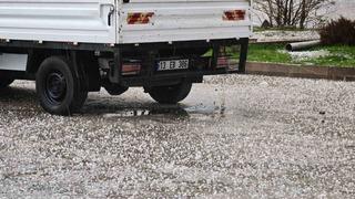 Aniden bastıran dolu, sürücülere zor anlar yaşattı