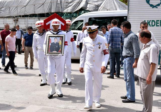 Afrin'de görevli astsubay, izinde trafik kazasında öldü (2)