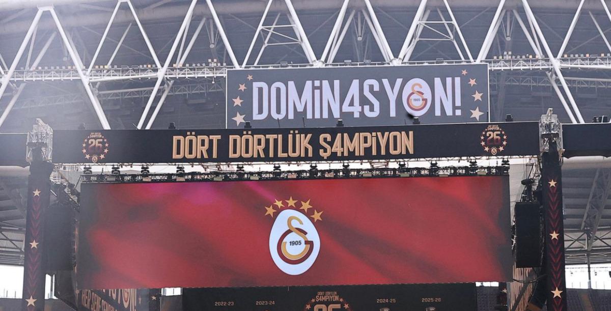 CANLI : Galatasaray, şampiyonluk kupasını kaldırıyor! B&uuml;y&uuml;k coşku başladı 1