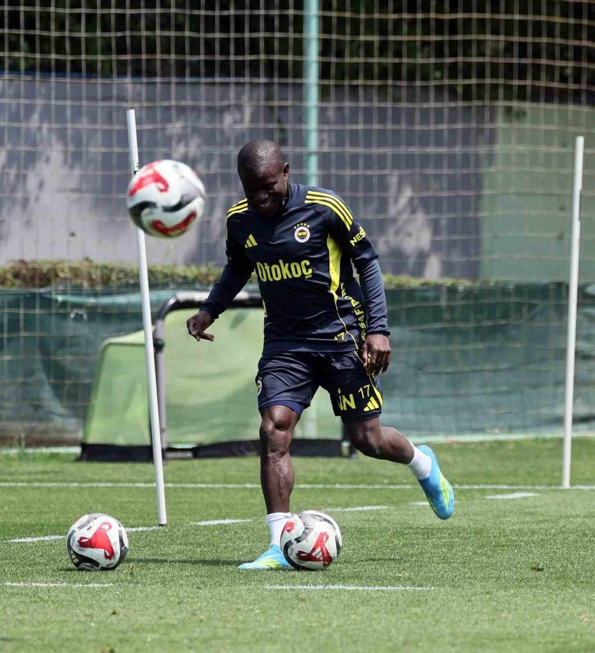 Fenerbah&ccedil;e, Ey&uuml;pspor ma&ccedil;ı hazırlıklarına devam etti 2