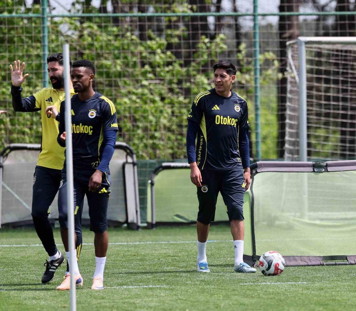 Fenerbah&ccedil;e, Ey&uuml;pspor ma&ccedil;ı hazırlıklarına devam etti 1