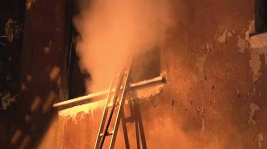 Ümraniye'de gece yarısı korkutan yangın