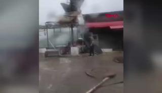 Hakkari'de fırtına! &Ccedil;atılar u&ccedil;tu