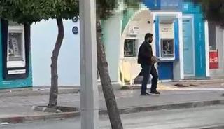Adana'da ATM'ye taşlı saldırı! Saldırgan yakalandı
