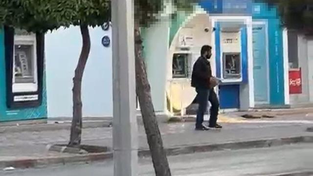 Adana'da ATM'ye taşlı saldırı! Saldırgan yakalandı