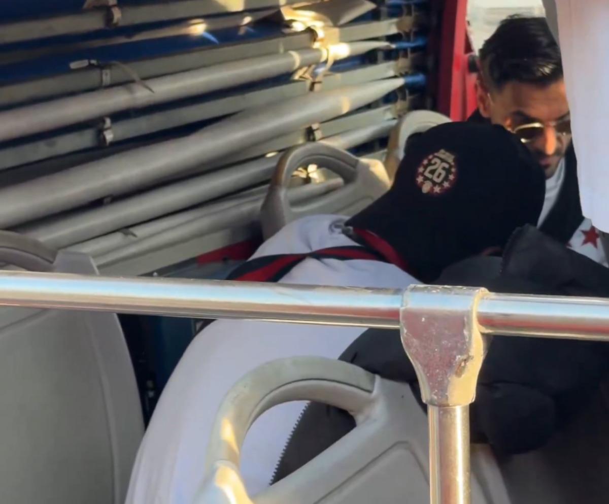 Şampiyonluk kutlamasında Victor Osimhen in tavrı taraftarları şoke etti 2
