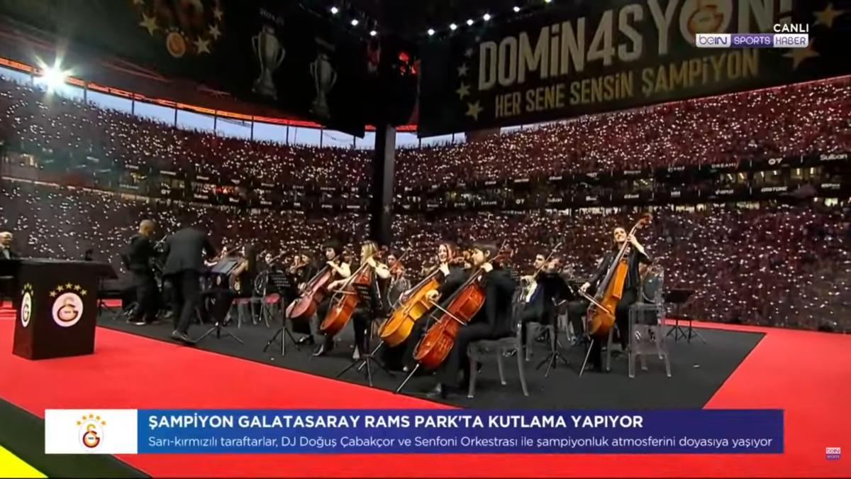 CANLI : Galatasaray, şampiyonluk kupasını kaldırdı! 25