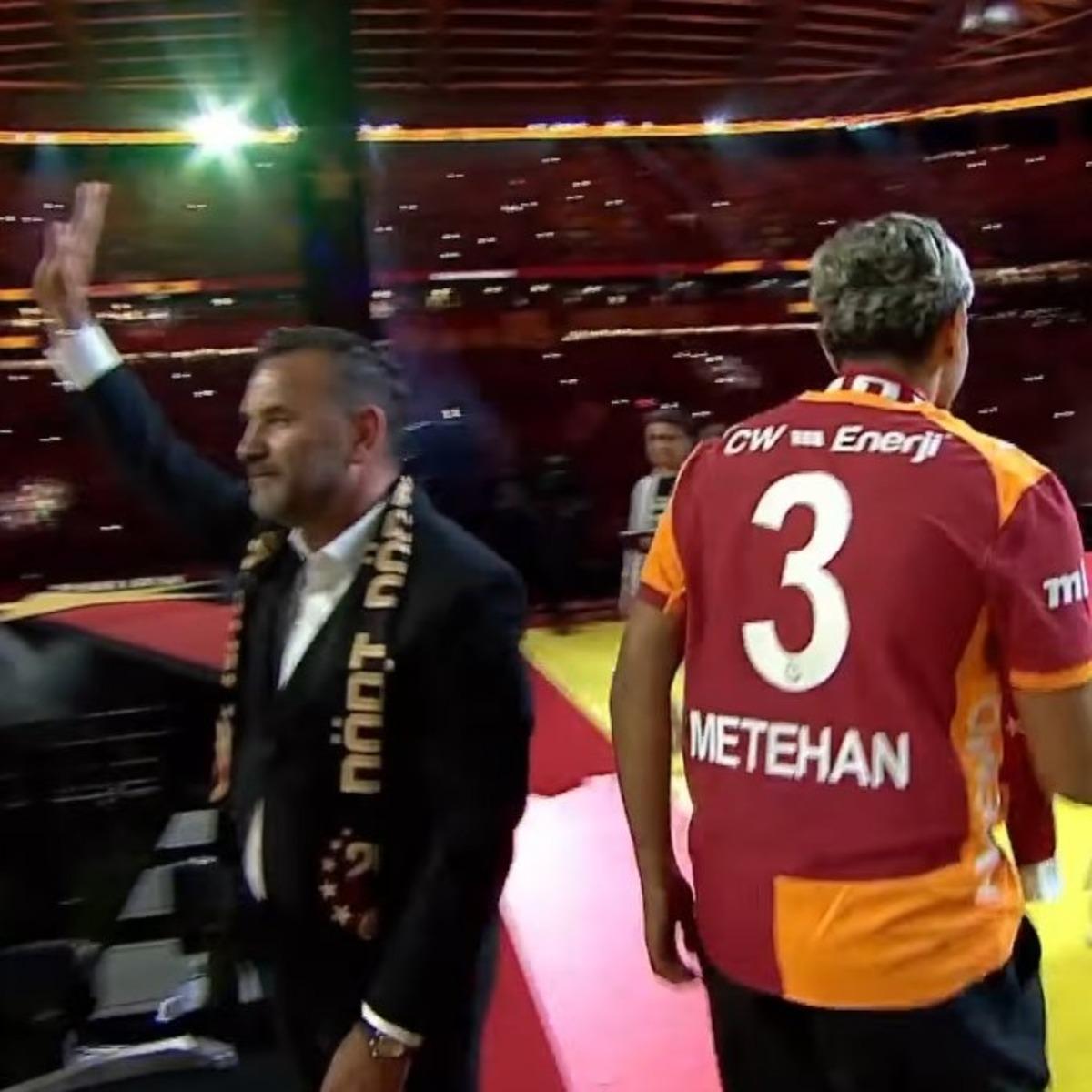 CANLI : Galatasaray, şampiyonluk kupasını kaldırdı! 18