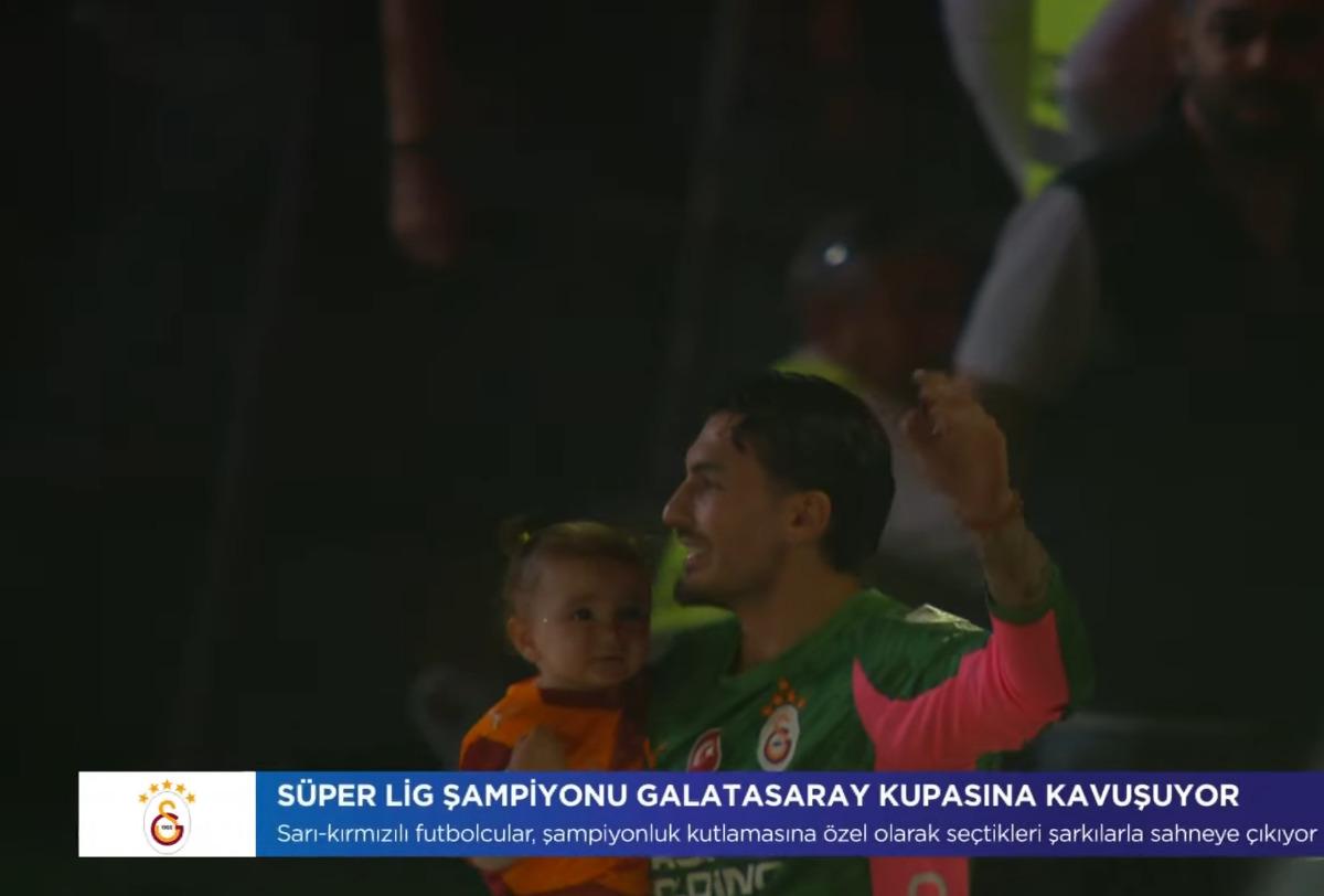 CANLI : Galatasaray, şampiyonluk kupasını kaldırdı! 17