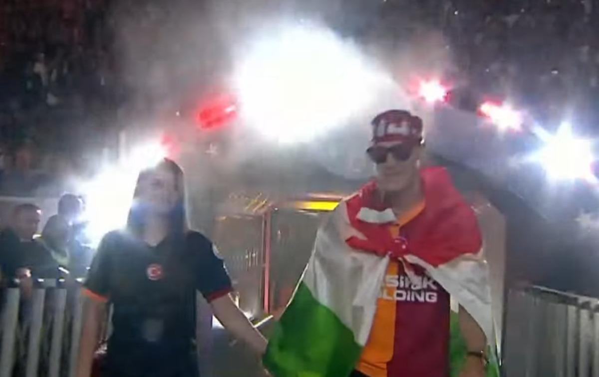 CANLI : Galatasaray, şampiyonluk kupasını kaldırdı! 16