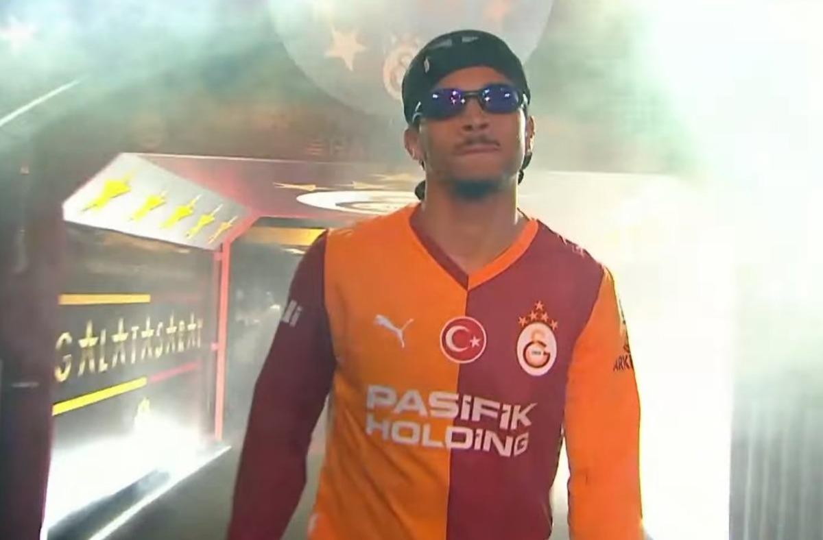 CANLI : Galatasaray, şampiyonluk kupasını kaldırdı! 15