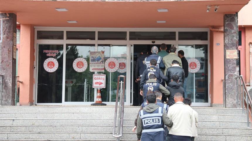 Karab&uuml;k merkezli 8 ilde siber dolandırıcılık operasyonu! 27 g&ouml;zaltı