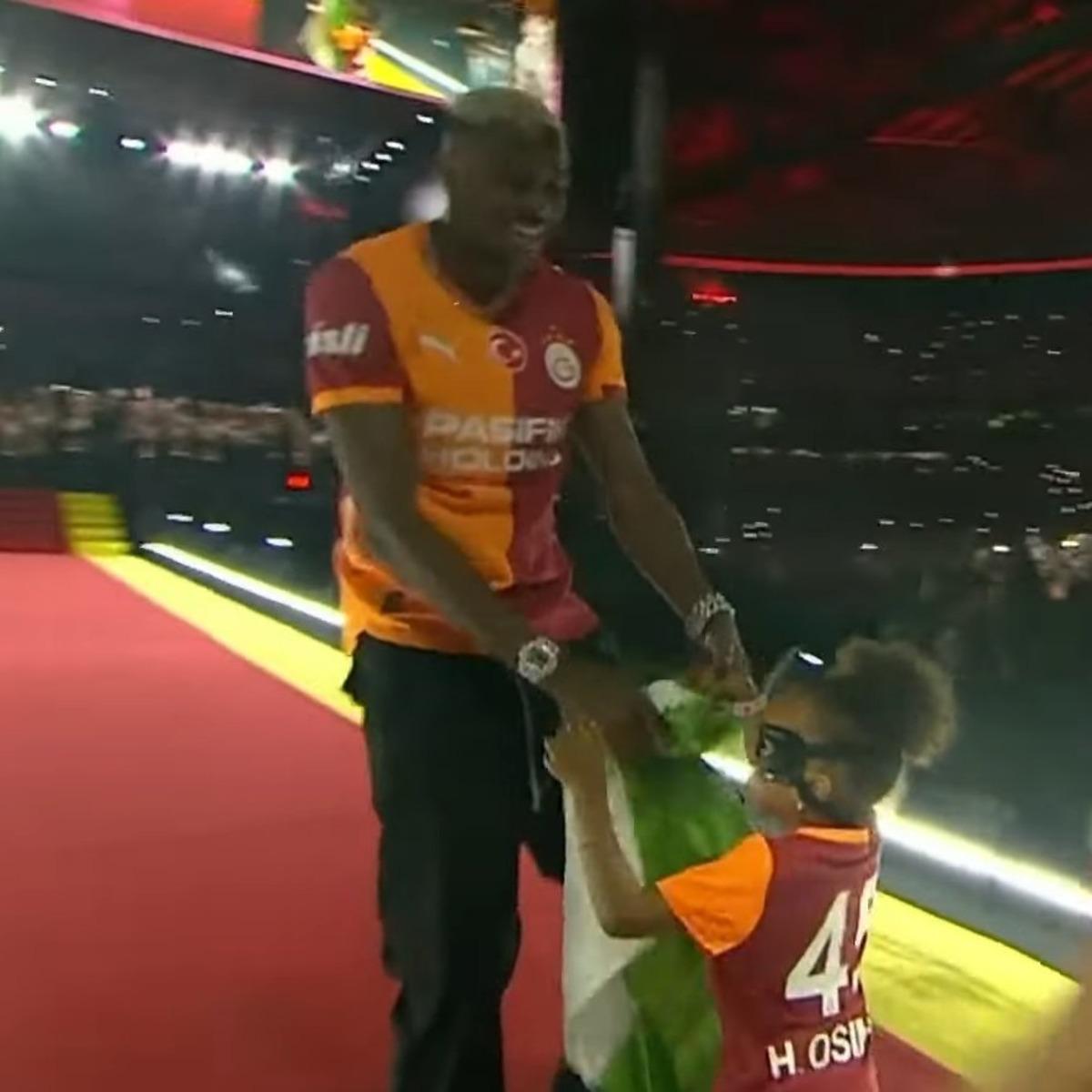 CANLI : Galatasaray, şampiyonluk kupasını kaldırdı! 8