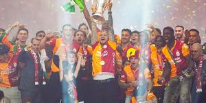 CANLI : Galatasaray, şampiyonluk kupasını kaldırıyor! B&uuml;y&uuml;k coşku başladı