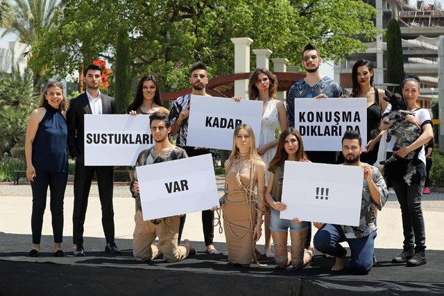 Üniversiteliler hayvan hakları için podyuma çıktı