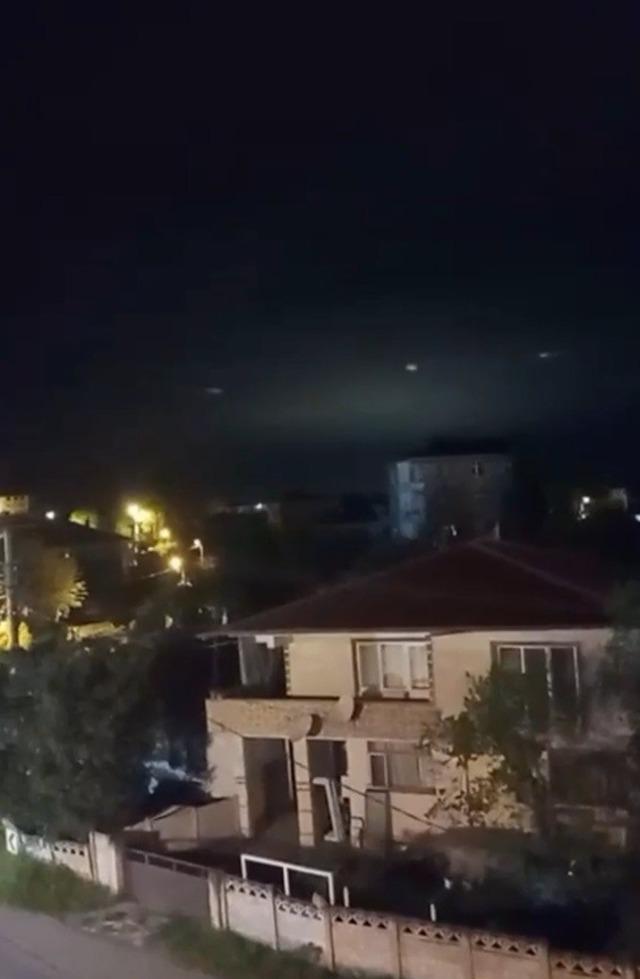 Sakarya&rsquo;da g&ouml;ky&uuml;z&uuml;nde g&ouml;r&uuml;len ışıklar merak uyandırdı 1