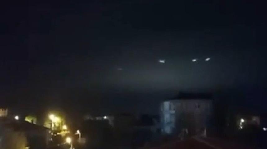 Sakarya&rsquo;da g&ouml;ky&uuml;z&uuml;nde g&ouml;r&uuml;len ışıklar merak uyandırdı