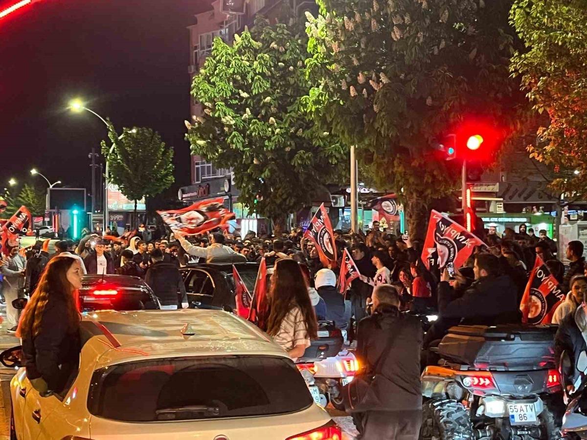 &Ccedil;orum FK finale &ccedil;ıktı, kent sevin&ccedil;ten sokağa d&ouml;k&uuml;ld&uuml; 1