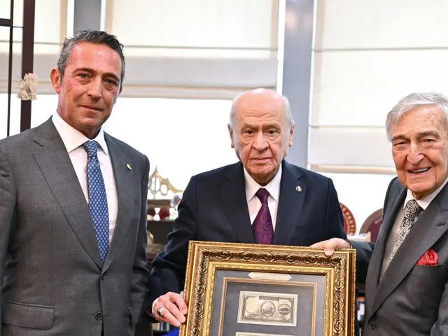 Ko&ccedil; ailesinden Devlet Bah&ccedil;eli'ye bozkurtlu 5 lira! Anlamı ve değeri belli oldu