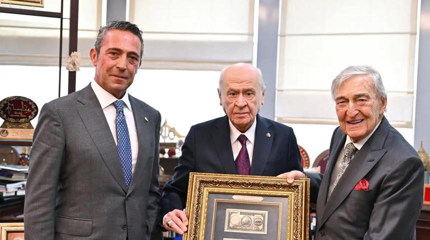 Ko&ccedil; ailesinden Devlet Bah&ccedil;eli'ye bozkurtlu 5 lira! Anlamı ve değeri belli oldu