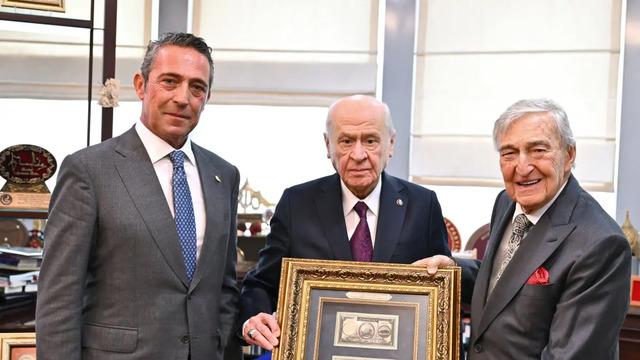Koç ailesinden Devlet Bahçeli'ye bozkurtlu 5 lira! Anlamı ve değeri belli oldu