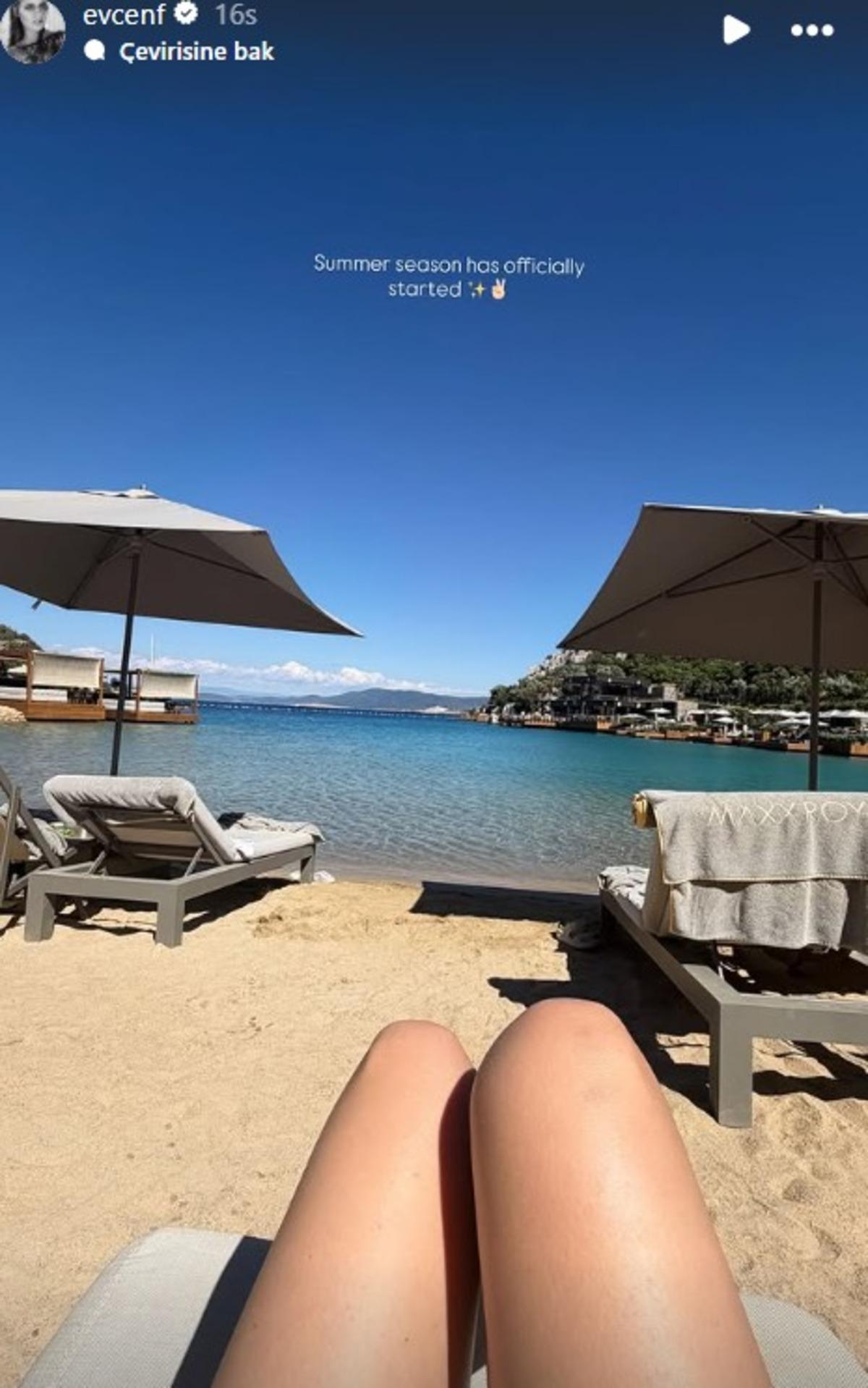Fahriye Evcen sezonu erken a&ccedil;tı! Plajdan ilk paylaşım geldi 1