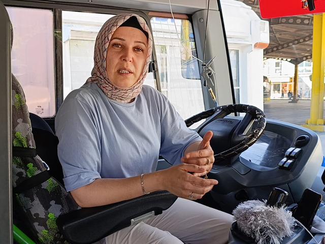 Yolcusu bayılan kadın şof&ouml;r rotasını değiştirdi