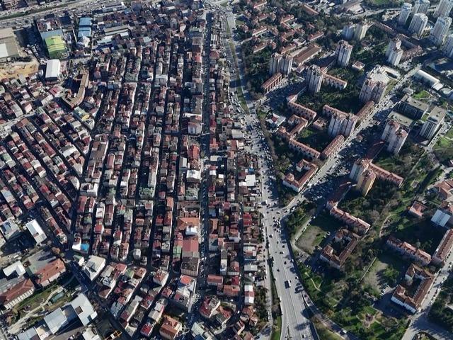 İstanbul&rsquo;da hayatın iki farklı y&uuml;z&uuml; aynı karede: Havadan &ccedil;ekildi