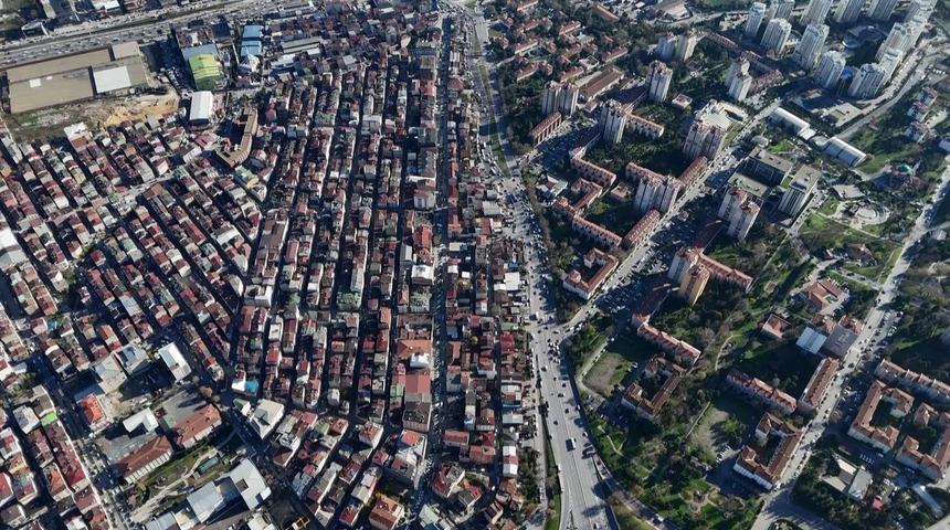 İstanbul&rsquo;da hayatın iki farklı y&uuml;z&uuml; aynı karede: Havadan &ccedil;ekildi