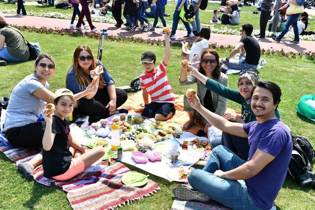 İzmir'in meşhur boyozu kapı kapış gitti