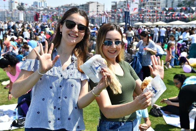 İzmir'in meşhur boyozu kapı kapış gitti