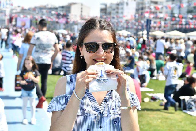 İzmir'in meşhur boyozu kapı kapış gitti