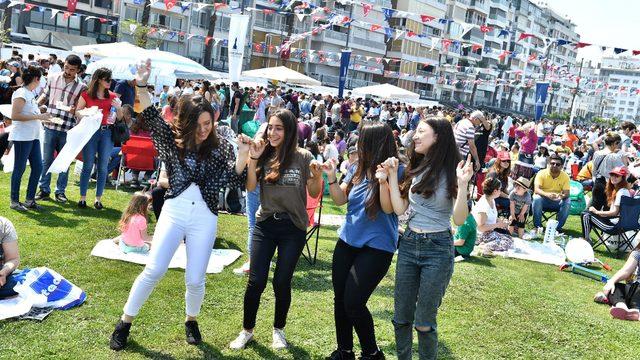 İzmir'in meşhur boyozu kapı kapış gitti