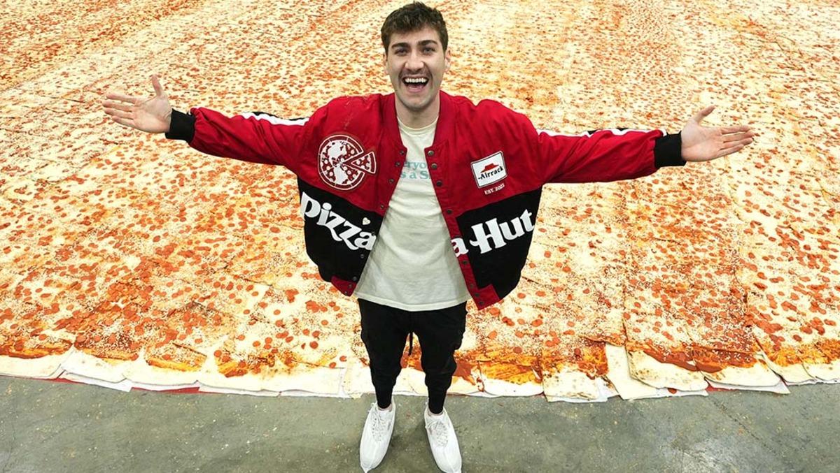 D&uuml;nyanın en b&uuml;y&uuml;k pizzası: 100 şef 48 saatte hazırladı! 1