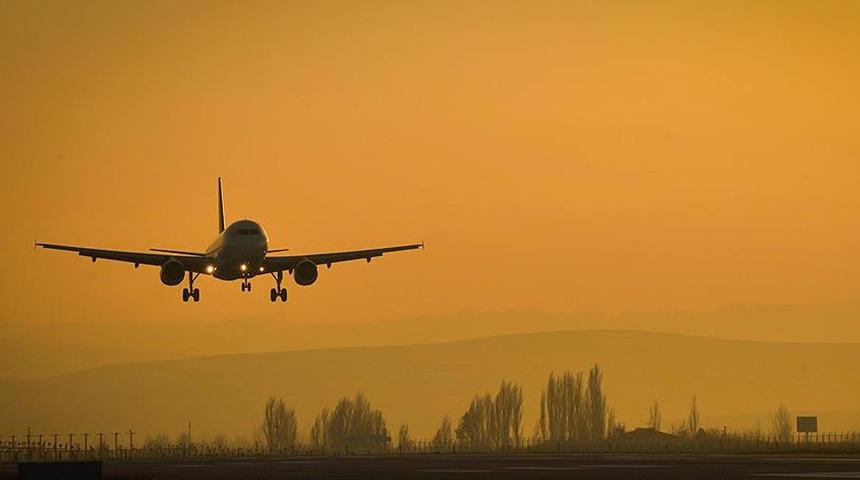 Antalya u&ccedil;ağında bomba paniği! Londra'ya acil iniş yaptı