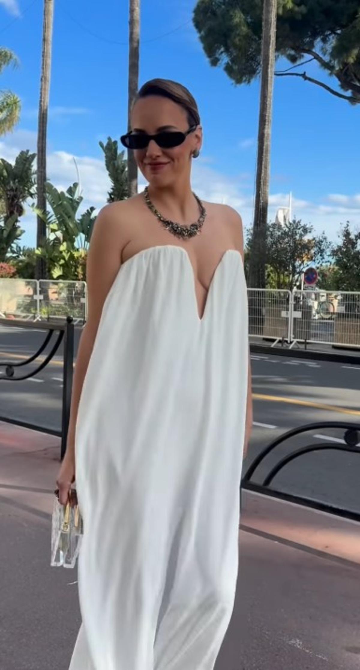 Seda Bakan Cannes da boy g&ouml;sterdi! Bu defa pek beğenilmedi   1