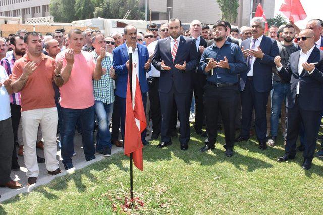 Şehit Fethi Sekin'e dua okuyarak aday adayı oldu