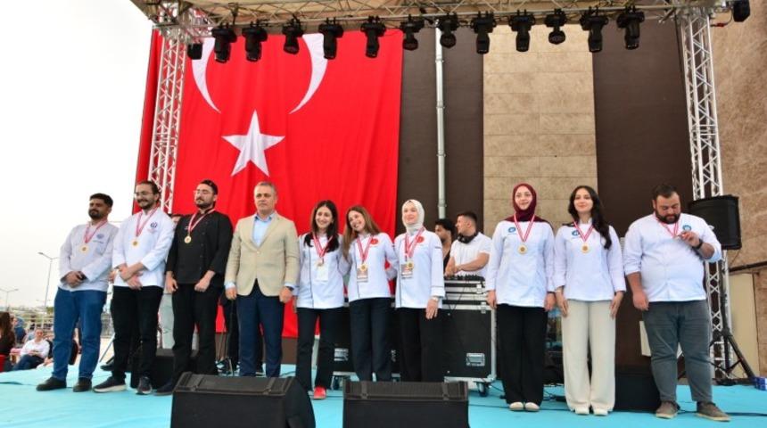 MT&Uuml;&rsquo;de T&uuml;rk mutfağının kuşakları buluşturan lezzetleri yarıştı