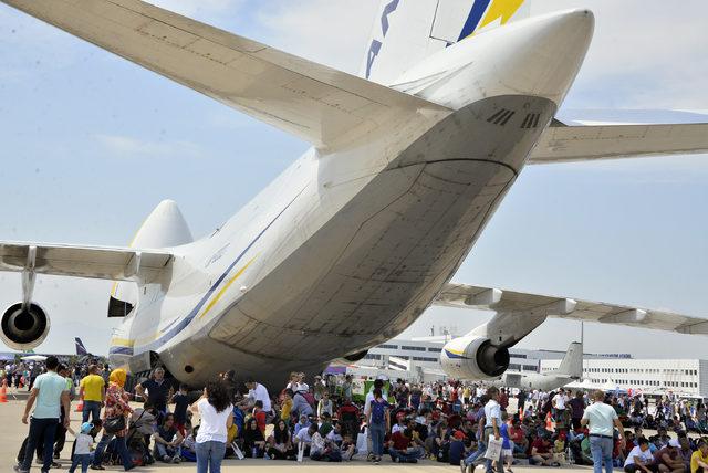 'Eurasia Airshow'da Rus Sukhoi, 5 milyar dolarlık 104 süper jet satışı imzaladı
