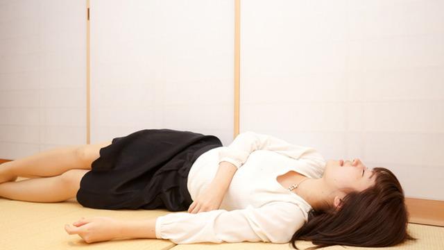 Bunu yöntemi sadece Japonlar biliyor! 30 saniyede uyutan hamam böceği egzersizi