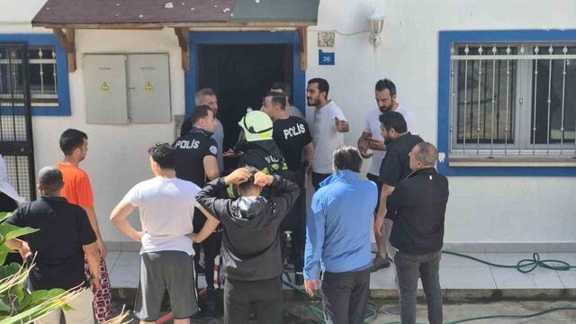 Elektrik hattı patladı, &ccedil;ıkan yangında 2 kişi mahsur kaldı 6