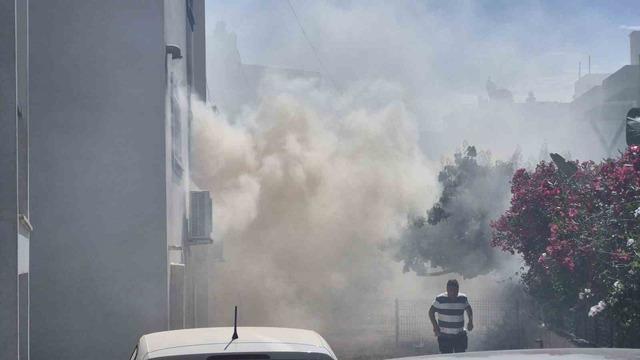 Elektrik hattı patladı, &ccedil;ıkan yangında 2 kişi mahsur kaldı 4