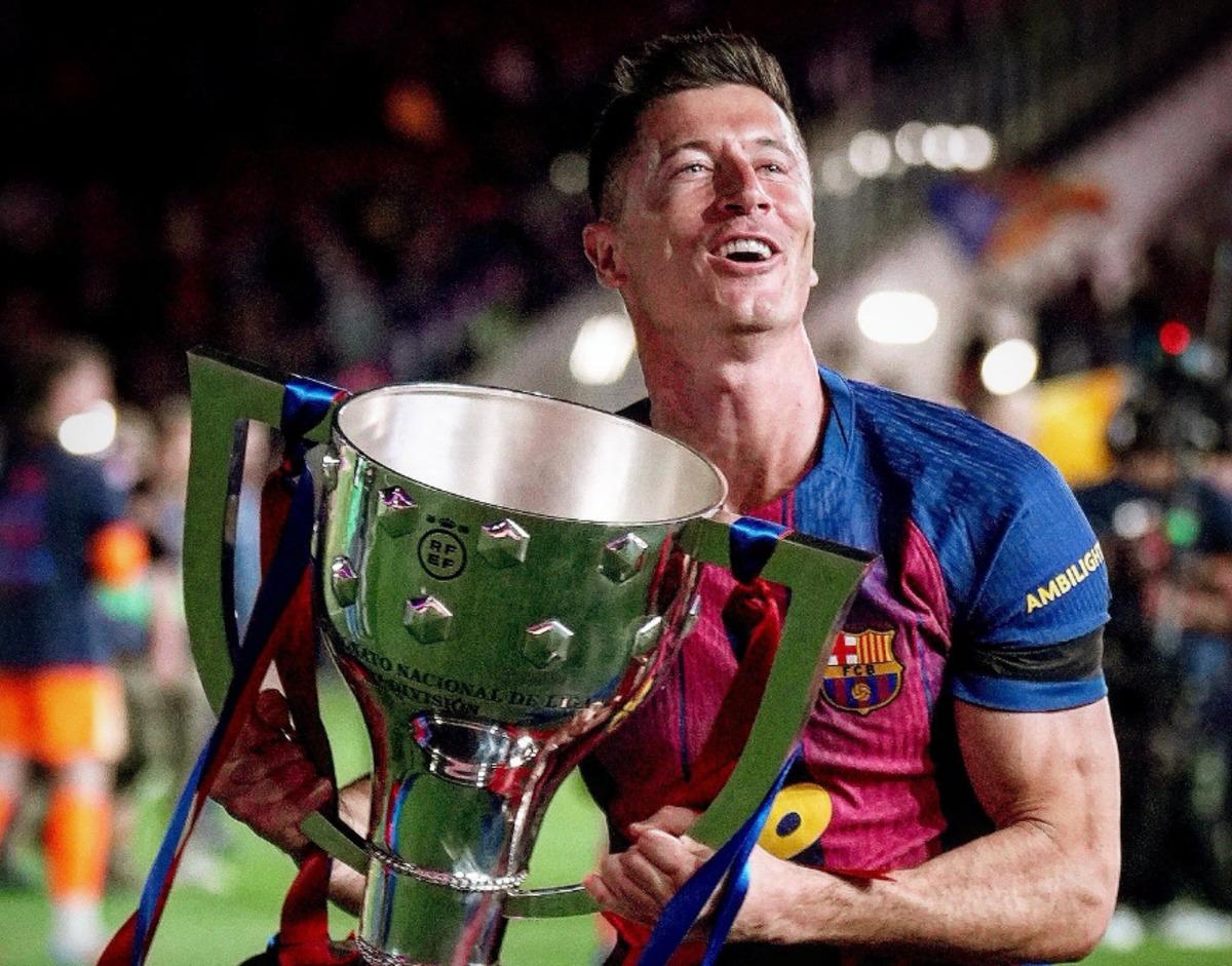 T&uuml;rk takımlarına Robert Lewandowski m&uuml;jdesi! Barcelona dan ayrıldığını a&ccedil;ıkladı 1