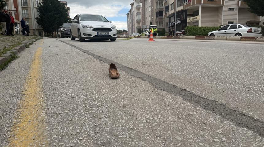 Otomobilin &ccedil;arptığı kadın, ağır yaralandı; s&uuml;r&uuml;c&uuml; alkoll&uuml; &ccedil;ıktı