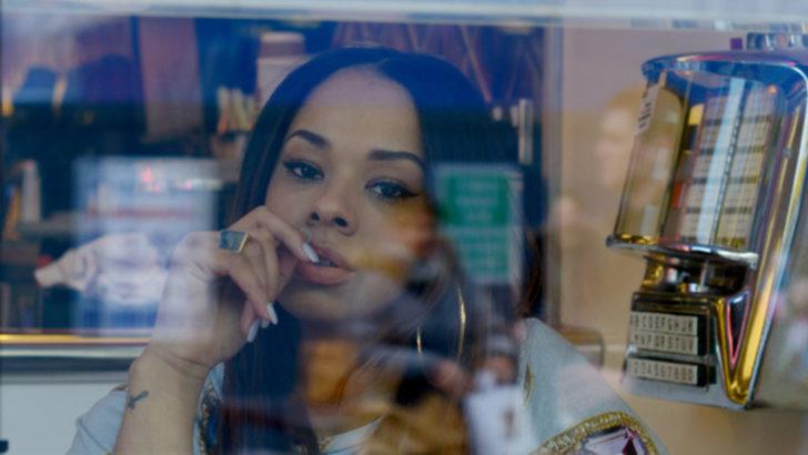 Yaya Toure, şarkıcı Tanika ile öpüşürken çekilen fotoğrafı sosyal medyaya sızdı G1