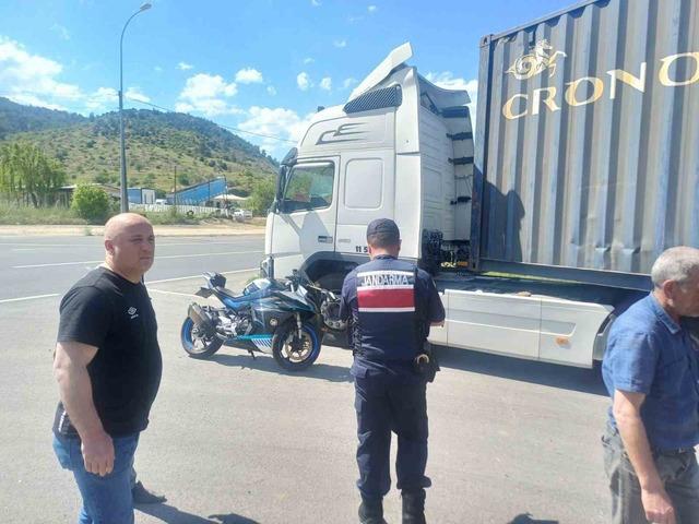 Bilecik’te tır ile motosiklet çarpıştı: 1 yaralı 1