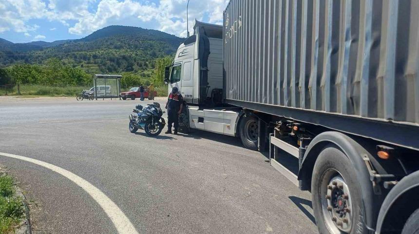 Bilecik&rsquo;te tır ile motosiklet &ccedil;arpıştı: 1 yaralı