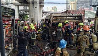 Tayland'da dehşet anları! Tren kalabalığı b&ouml;yle daldı: &Ccedil;ok sayıda &ouml;l&uuml; var