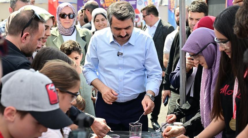 Gen&ccedil;ler bilim ve teknoloji festivalinde buluştu